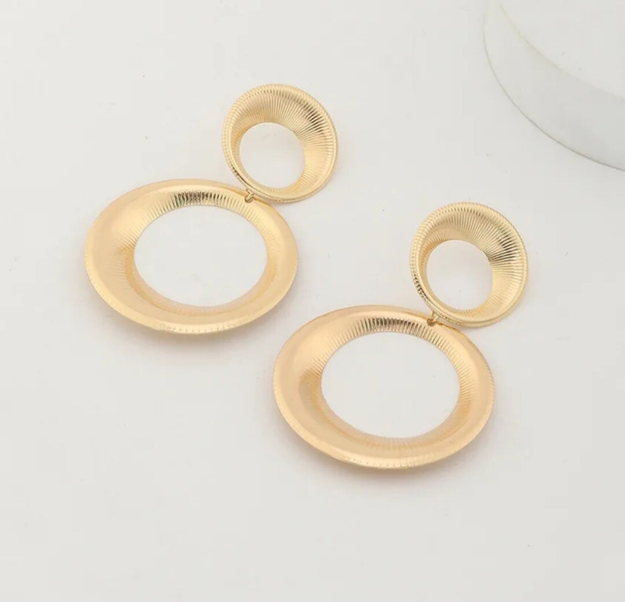 PENDIENTES ARO GRANDE AFRICANO COLOR ORO - 2