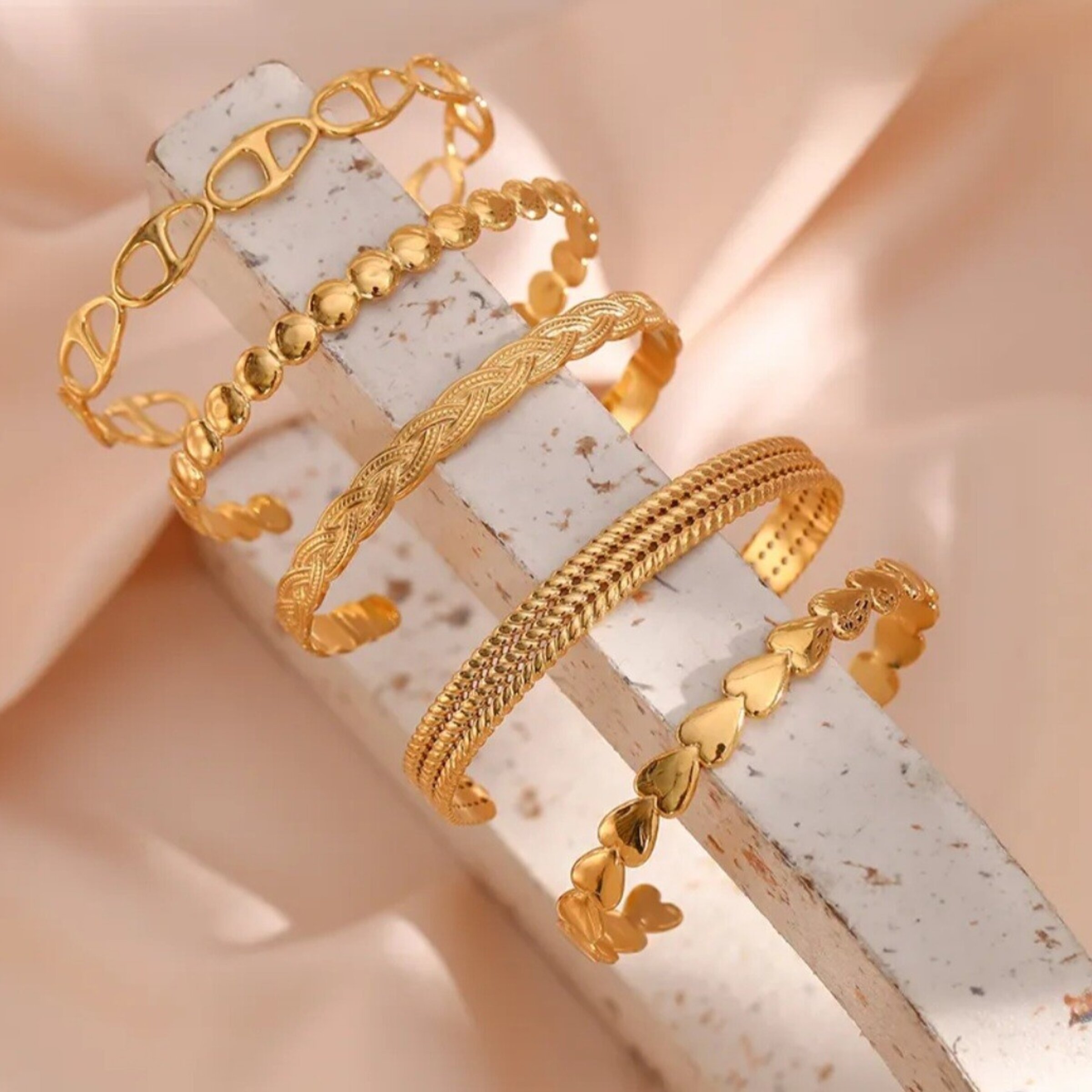 PULSERAS Y BRAZALETES